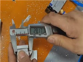 型材切割使用全自动切铝机为什么还会有不精准？